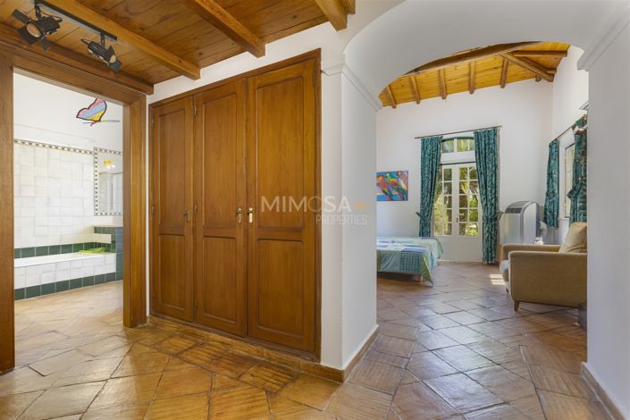 Image No.18-5 Bed House for sale