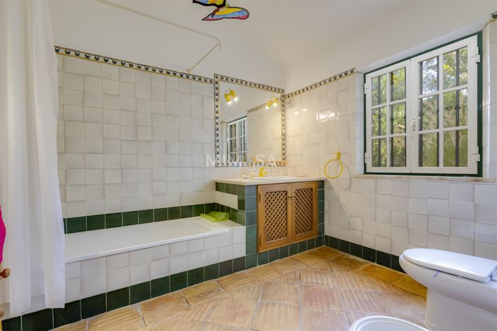 Image No.19-5 Bed House for sale