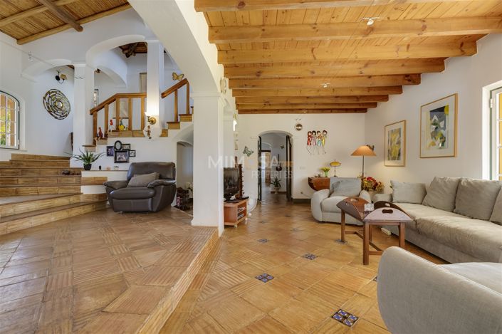 Image No.5-5 Bed House for sale