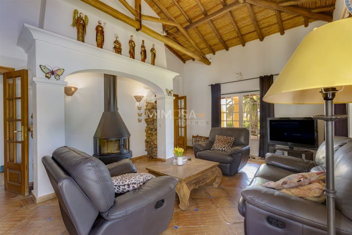 Image No.8-5 Bed House for sale