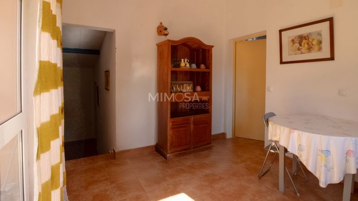 Image No.4-6 Bed Property for sale