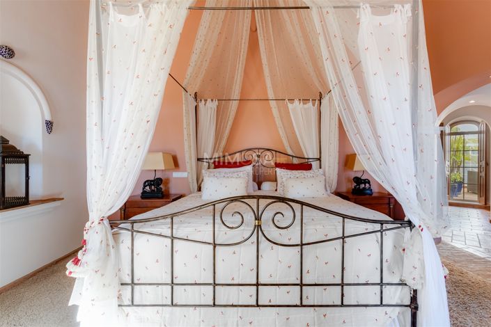 Image No.17-4 Bed House for sale