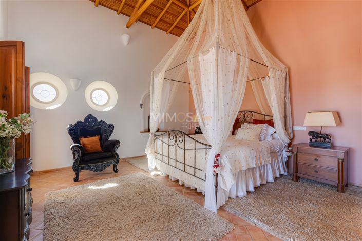 Image No.18-4 Bed House for sale