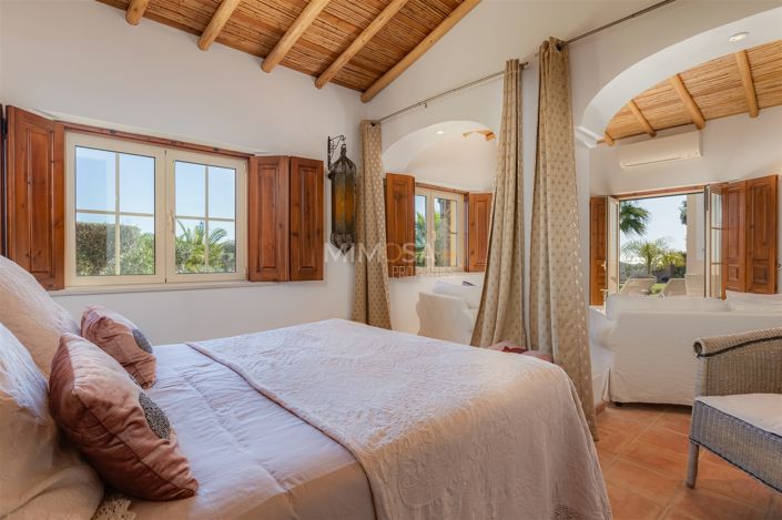 Image No.8-4 Bed House for sale