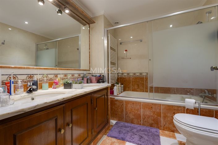 Image No.20-3 Bed Property for sale