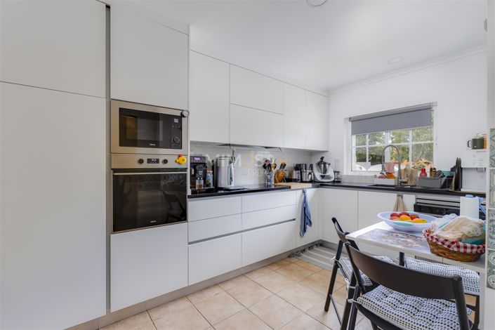 Image No.10-3 Bed Property for sale