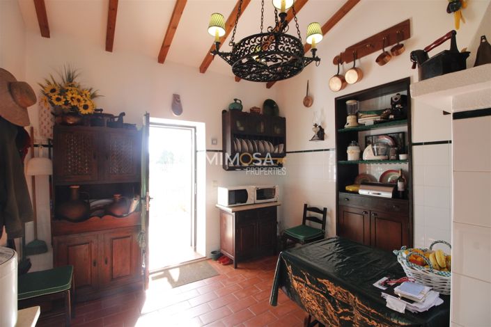 Image No.14-4 Bed Farmhouse for sale