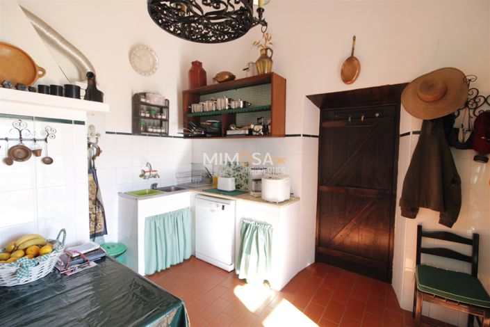 Image No.15-4 Bed Farmhouse for sale