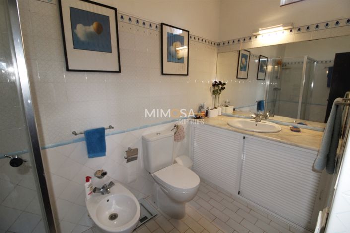 Image No.17-4 Bed Farmhouse for sale