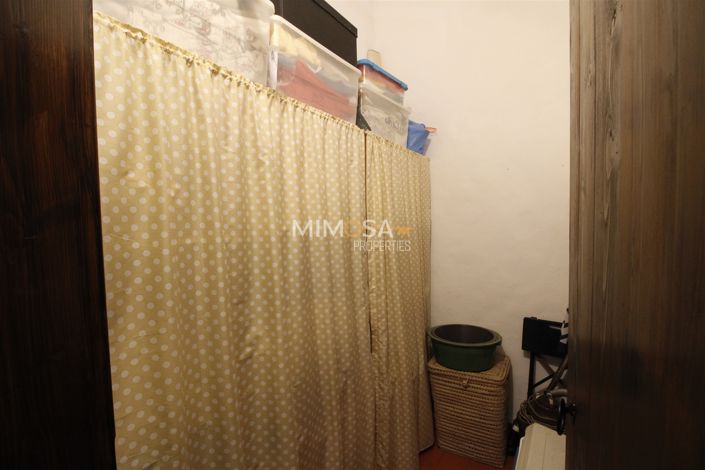 Image No.19-4 Bed Farmhouse for sale