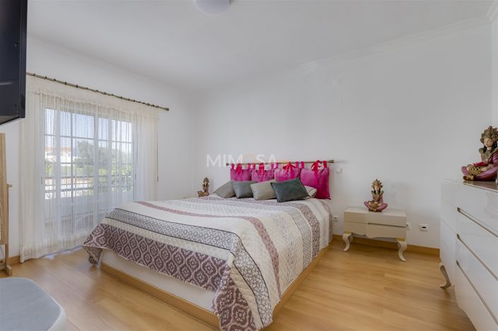 Image No.11-3 Bed House for sale