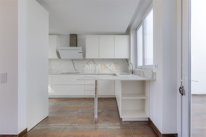 Image No.10-4 Bed Property for sale