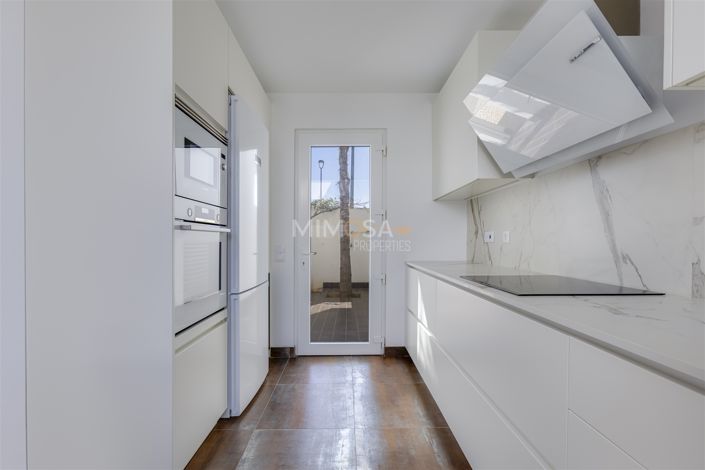 Image No.11-4 Bed Property for sale