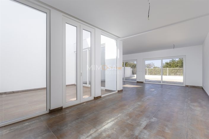 Image No.14-4 Bed Property for sale