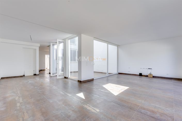 Image No.16-4 Bed Property for sale