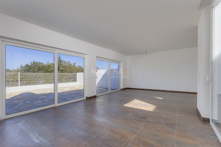 Image No.17-4 Bed Property for sale