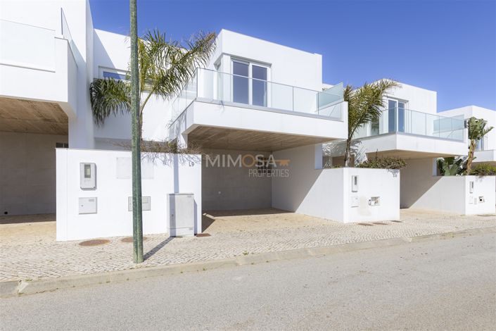 Image No.2-4 Bed Property for sale