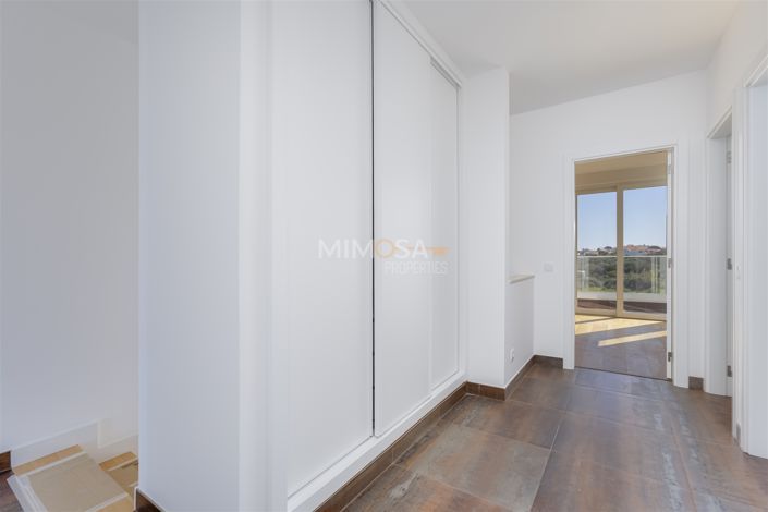 Image No.20-4 Bed Property for sale