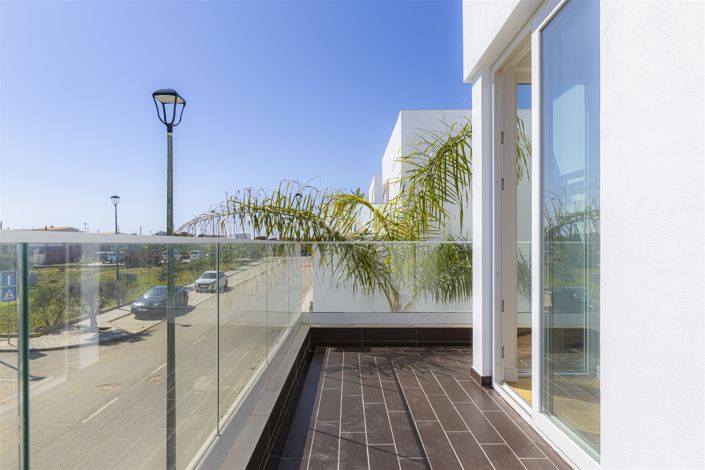 Image No.24-4 Bed Property for sale