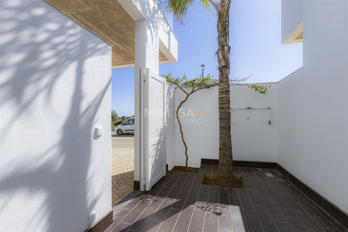 Image No.4-4 Bed Property for sale