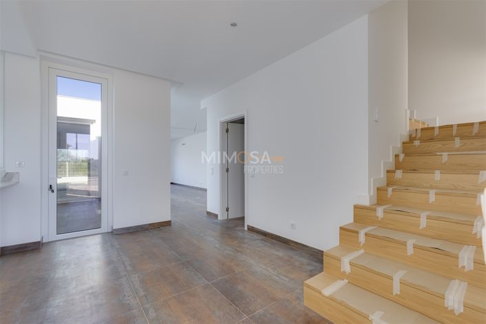 Image No.5-4 Bed Property for sale