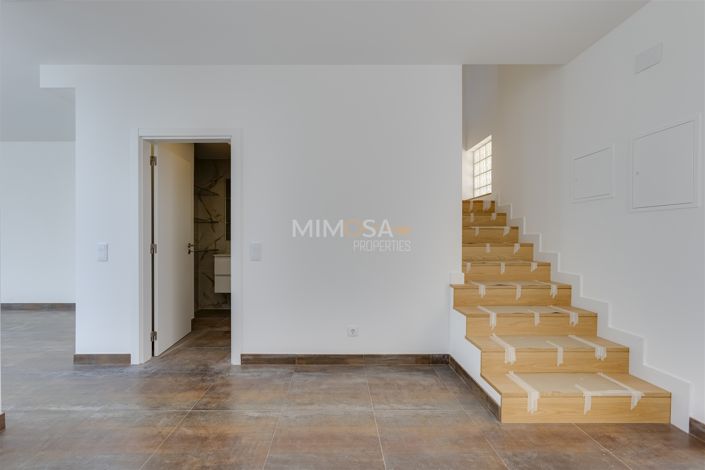 Image No.6-4 Bed Property for sale