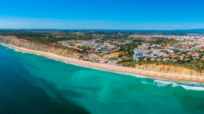 Image No.14-3 Bed Property for sale