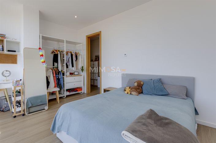 Image No.10-4 Bed House for sale