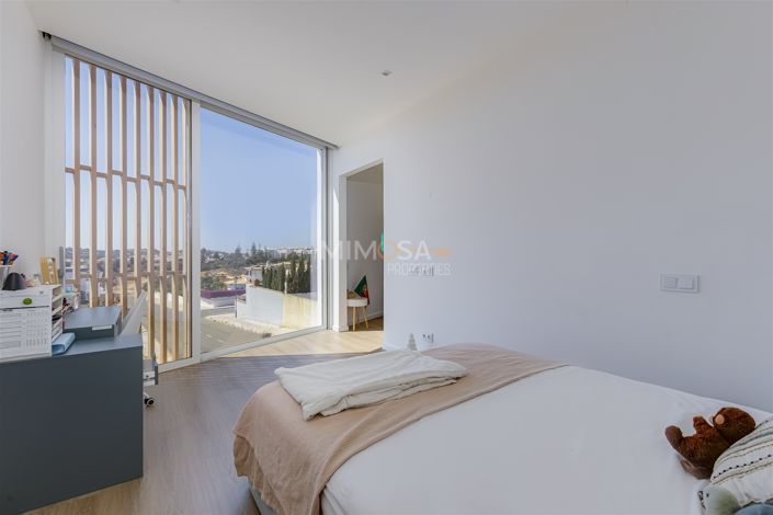 Image No.11-4 Bed House for sale