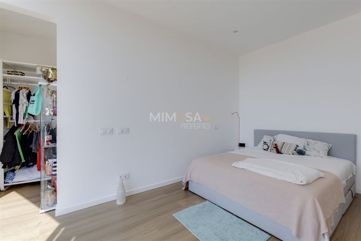 Image No.12-4 Bed House for sale