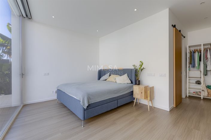 Image No.13-4 Bed House for sale