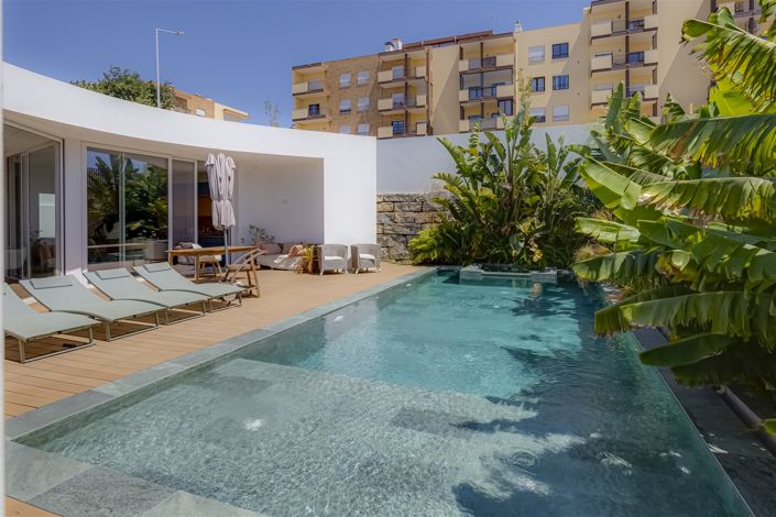 Image No.2-4 Bed House for sale