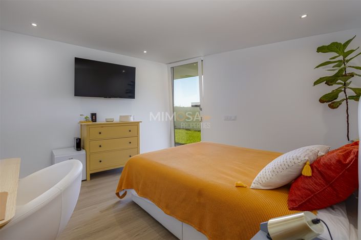 Image No.6-4 Bed House for sale