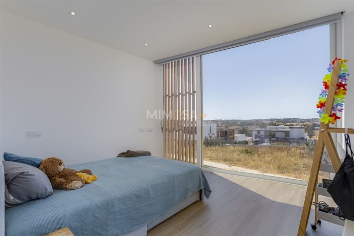 Image No.8-4 Bed House for sale