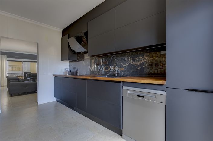 Image No.19-3 Bed Flat for sale