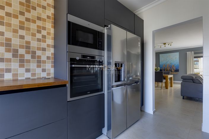 Image No.20-3 Bed Flat for sale