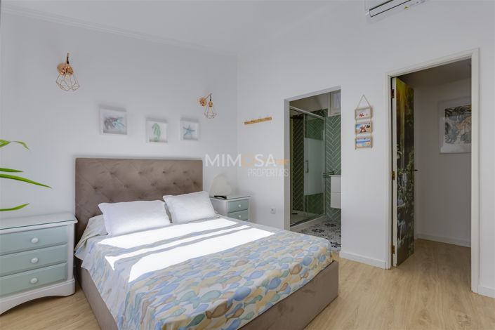 Image No.11-1 Bed Property for sale