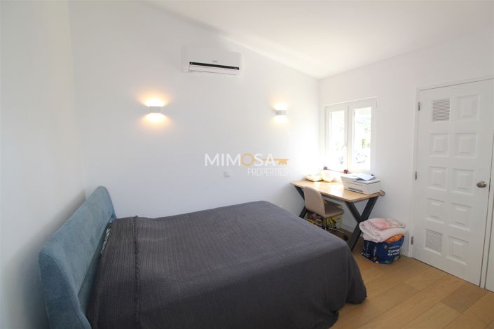 Image No.12-3 Bed Property for sale