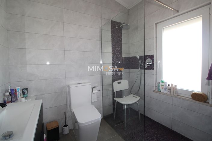 Image No.14-3 Bed Property for sale