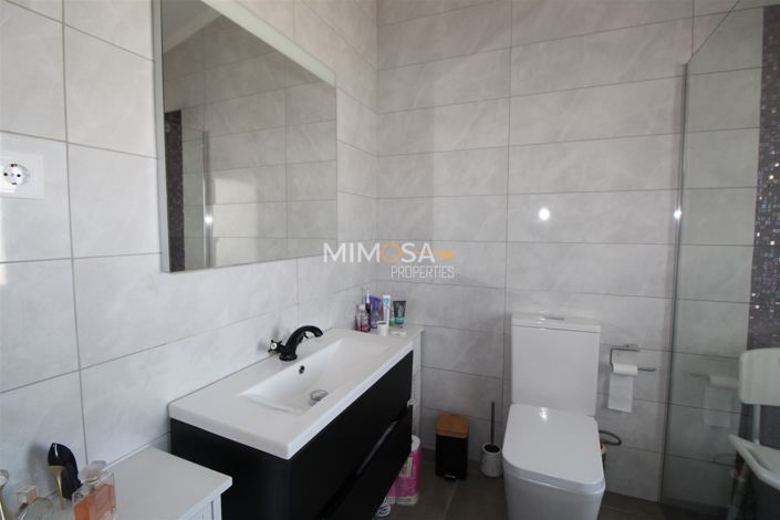 Image No.15-3 Bed Property for sale