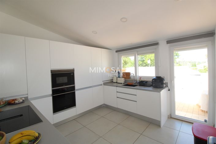 Image No.17-3 Bed Property for sale