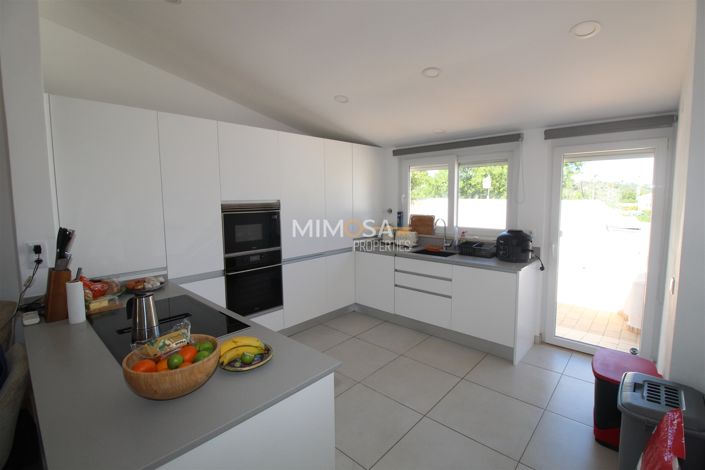 Image No.18-3 Bed Property for sale