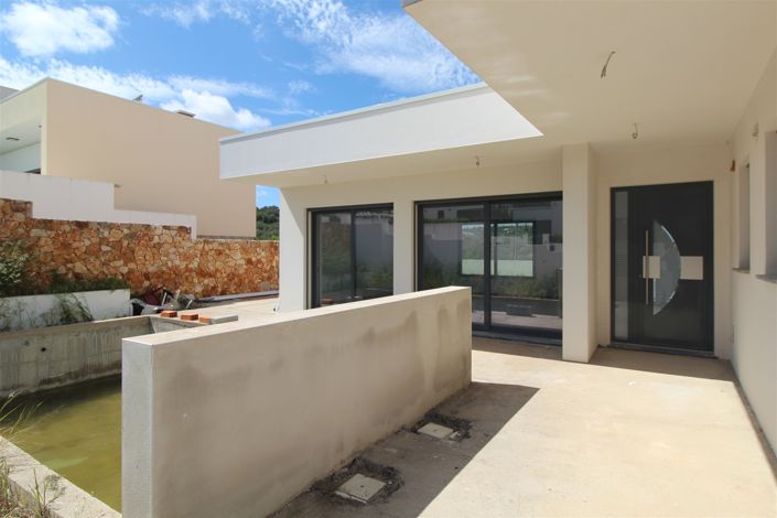 Image No.1-4 Bed House for sale