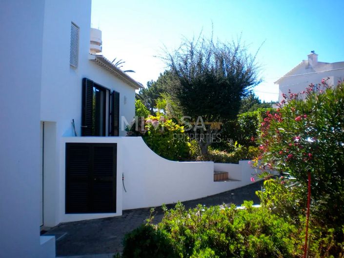 Image No.11-6 Bed House for sale