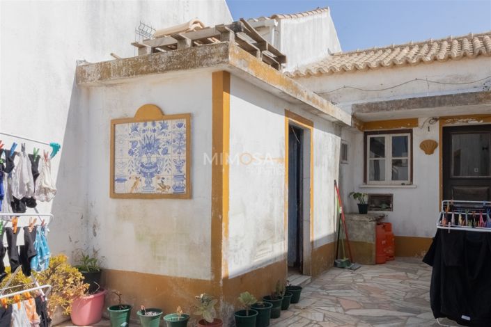 Image No.25-4 Bed House for sale