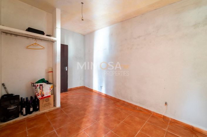 Image No.6-4 Bed House for sale