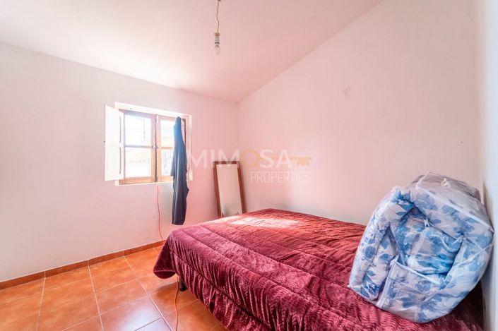 Image No.8-4 Bed House for sale