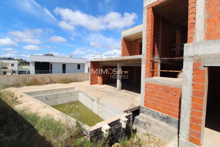 Image No.15-4 Bed Property for sale