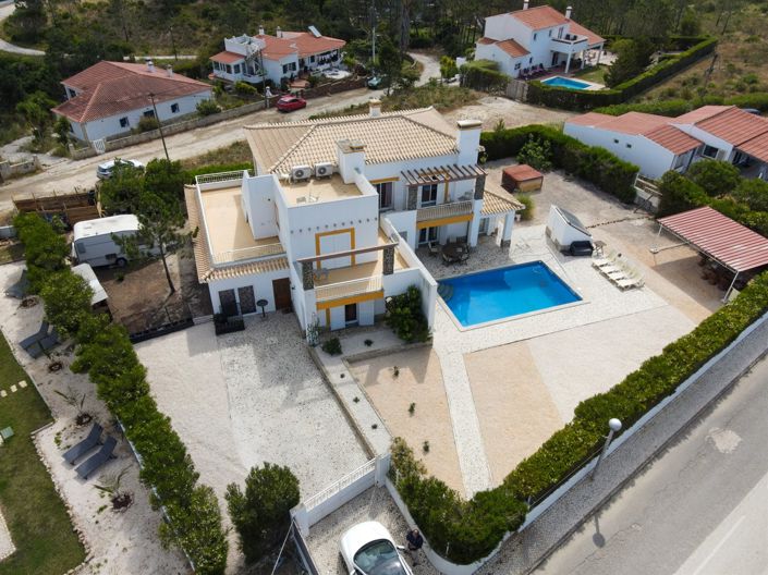 Image No.1-4 Bed House for sale