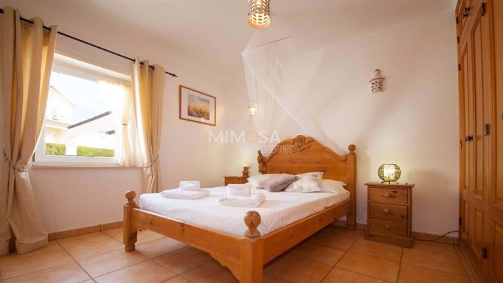 Image No.11-6 Bed House for sale